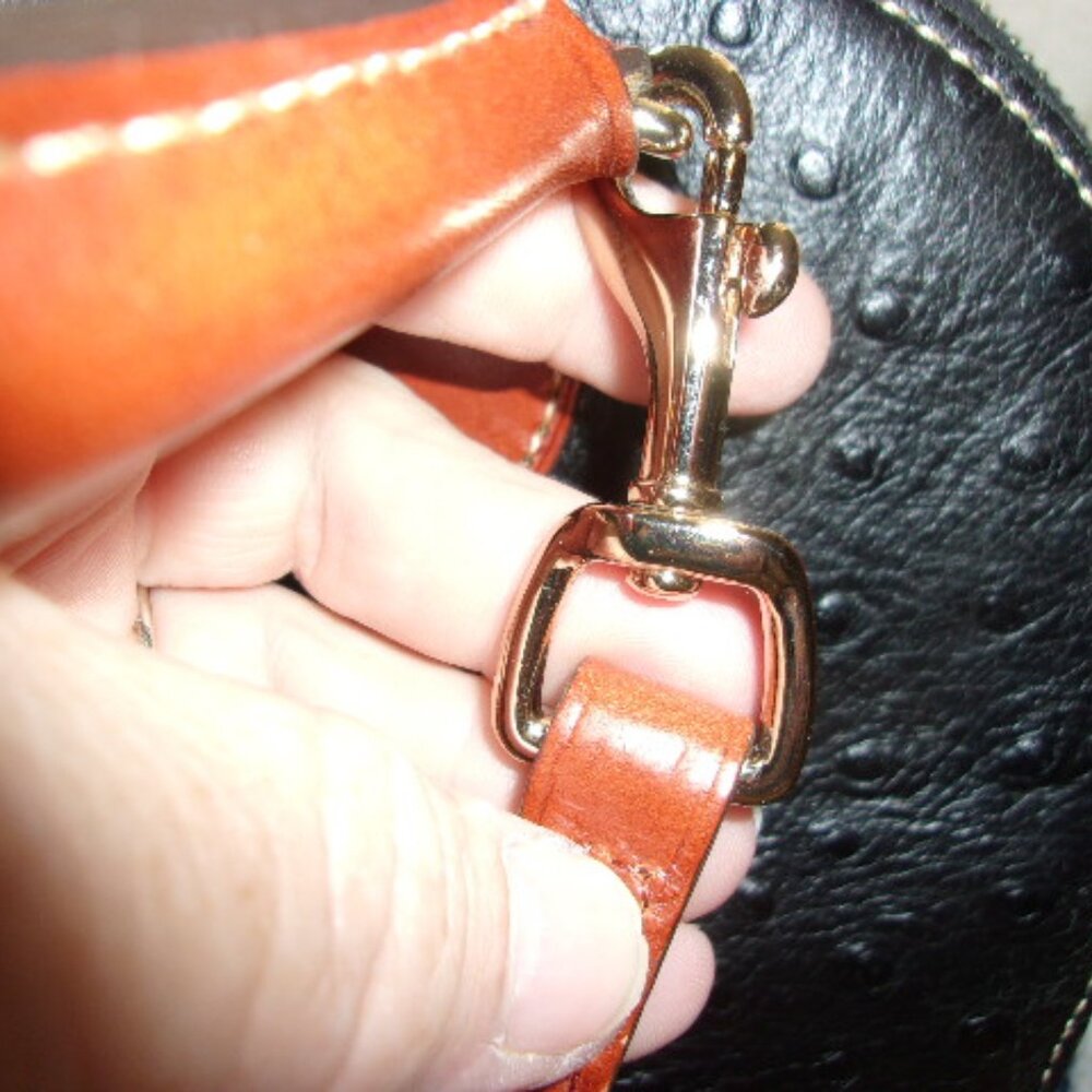 E-121 DOONEY&BOURKE OSTRITCH ZIP ZIP SATCHEL W/MATCHING WALLET - Picture 4 of 16